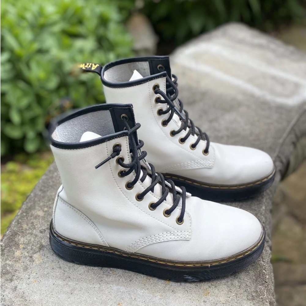 Doc Dr. Martens Zavala Combat Boots White Leather Lace Up Size 7 Ladies / 6 Mens